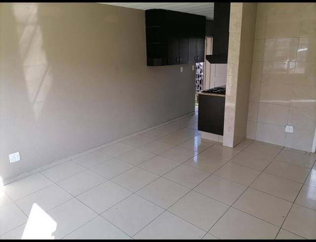 2 BEDROOM APARTMENT FOR SALE IN GLEN MARAIS